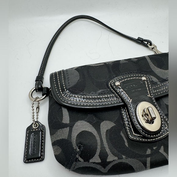 Coach Legacy Signature Black Canvas Leather Trim Turnlock - Picture 2 of 5